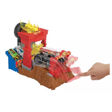 Cargar imagen en el visor de la galería, Hot Wheels Monster Trucks Arena Smashers Desafio de Giro o salto HNB90 Mattel
